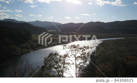 清流荒川と越後関川温泉郷の雲母温泉方面の眺め 84300025