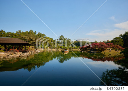 [香川県]紅葉した栗林公園 84300885