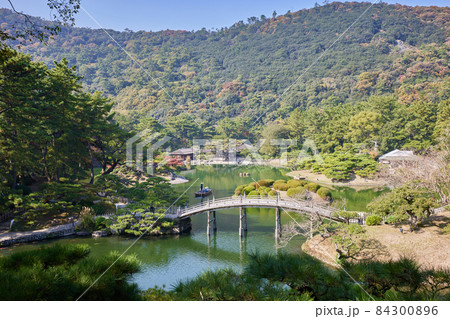 [香川県]紅葉した栗林公園 84300896