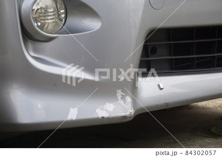 乗用車のフロントバンパー バテ埋め 乗用車のフロントバンパー バテ埋め 84302057
