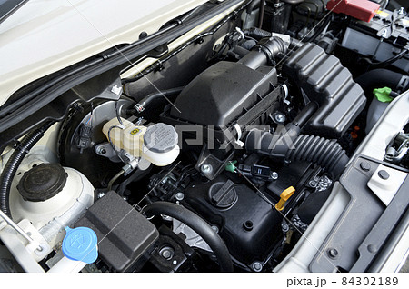 軽自動車のエンジンルーム（新車） 84302189