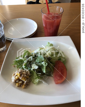 レタスとトマトのサラダ レタスとトマトのサラダ 84303436