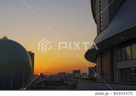 大阪ドーム ガスタンク 夕景 秋【2021年11月】 大阪ドーム ガスタンク 夕景 秋【2021年11月】 84303475
