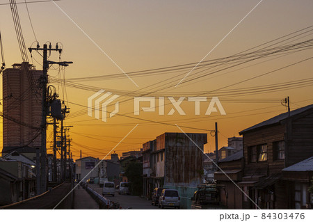 尻無川沿いの夕景(大正側) 大阪都市風景 尻無川沿いの夕景(大正側) 大阪都市風景 84303476