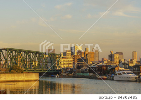 岩崎橋　岩崎運河橋梁　尻無川沿いの夕景　大阪 84303485
