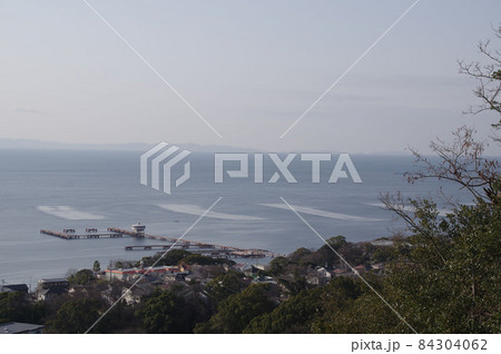 冬の海の景色である須磨のりの養殖 冬の海の景色である須磨のりの養殖 84304062