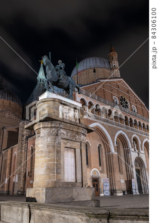 Night view Basilica of Saint Anthony of Padua 84306100