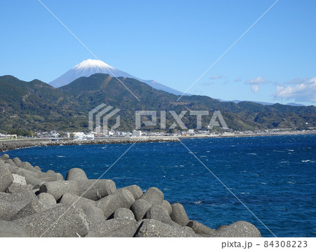 東名高速道路下り線由比PAから望む富士山と駿河湾 風景写真 東名高速道路下り線由比PAから望む富士山と駿河湾 風景写真 84308223