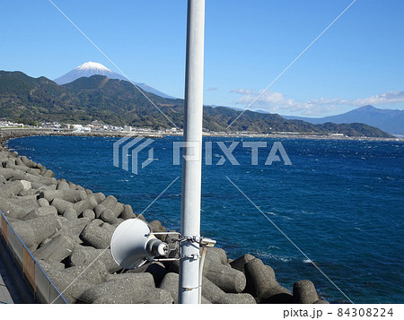 東名高速道路下り線由比PAから望む富士山と駿河湾 風景写真 東名高速道路下り線由比PAから望む富士山と駿河湾 風景写真 84308224