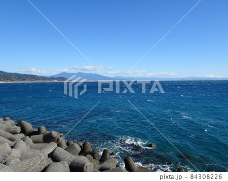 東名高速道路下り線由比PAから望む富士山と駿河湾 風景写真 84308226