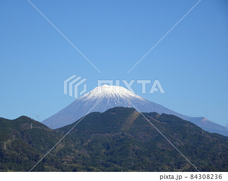 東名高速道路下り線由比PAから望む富士山と駿河湾 風景写真 東名高速道路下り線由比PAから望む富士山と駿河湾 風景写真 84308236