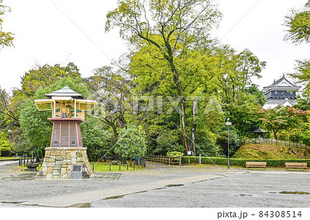 岡崎公園のからくり時計塔と岡崎城(愛知県) 岡崎公園のからくり時計塔と岡崎城(愛知県) 84308514