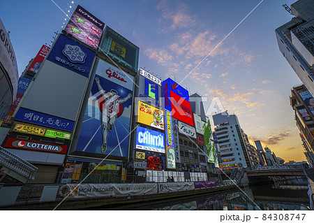 大阪　道頓堀　夕暮れ時 84308747