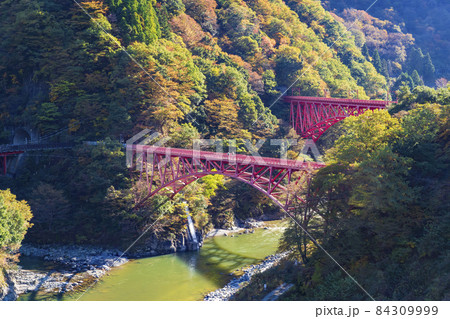 【富山県】紅葉の黒部峡谷鉄道 新山彦橋 【富山県】紅葉の黒部峡谷鉄道 新山彦橋 84309999