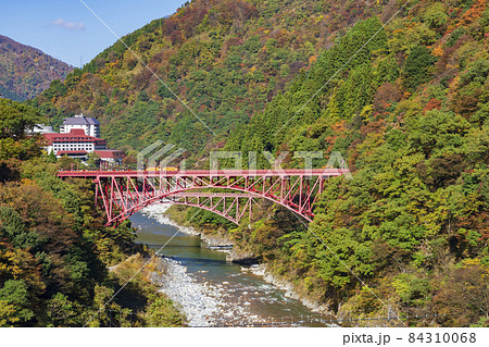 【富山県】紅葉の黒部峡谷 宇奈月温泉と新山彦橋 【富山県】紅葉の黒部峡谷 宇奈月温泉と新山彦橋 84310068