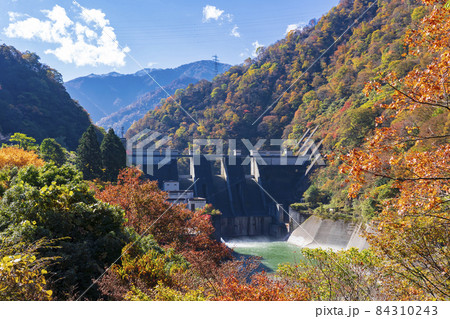【富山県】秋の宇奈月ダム 84310243