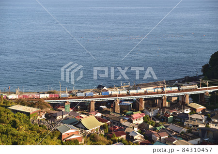 東海道本線　早川－根府川　JR貨物　EF66-27（吹田） 84310457