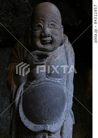 古都鎌倉の古刹、臨済宗円覚寺派 浄智寺の布袋尊の像 古都鎌倉の古刹、臨済宗円覚寺派 浄智寺の布袋尊の像 84311957