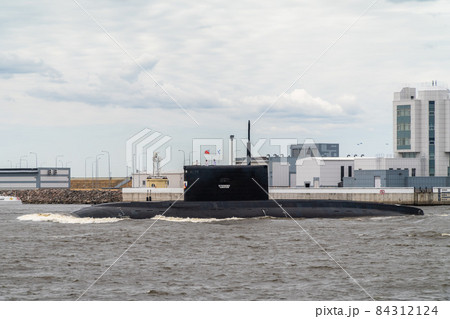 Russia. July 25, 2021. Celebration of the Navy Day. The Petropavlovsk-Kamchatsky diesel-electric submarine runs along the southern coast of Kronstadt. Russia. July 25, 2021. Celebration of the Navy Day. The Petropavlovsk-Kamchatsky diesel-electric submarine runs along the southern coast of Kronstadt. 84312124