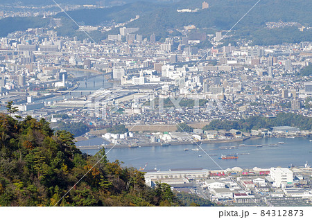 絵下山から眺めた秋の広島湾の景色 84312873