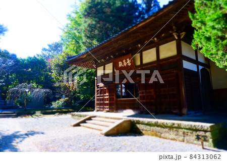 古都鎌倉の鎌倉五山第四位の古刹、浄智寺の境内の仏殿、曇華殿 古都鎌倉の鎌倉五山第四位の古刹、浄智寺の境内の仏殿、曇華殿 84313062