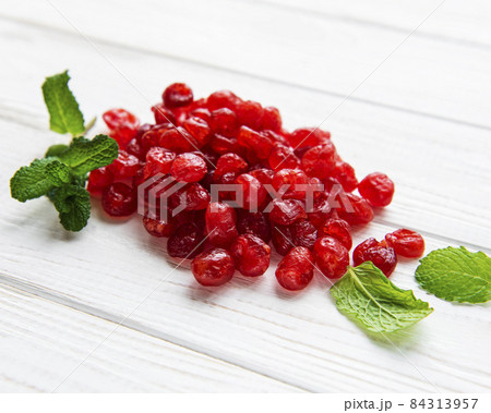 Sweet dried cherries 84313957