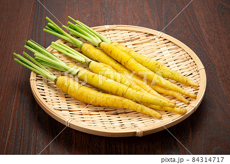黄色い沖縄シマニンジン 黄色い沖縄シマニンジン 84314717