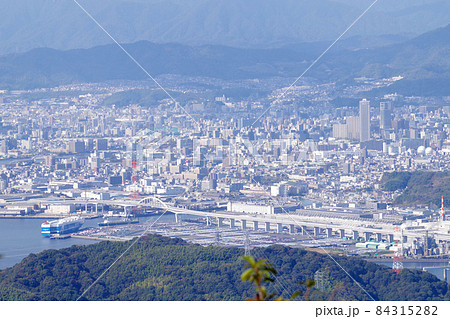 絵下山から眺めた秋の広島湾の景色 84315282