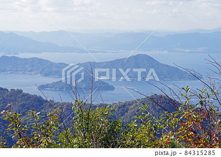 絵下山から眺めた秋の広島湾の景色 絵下山から眺めた秋の広島湾の景色 84315285