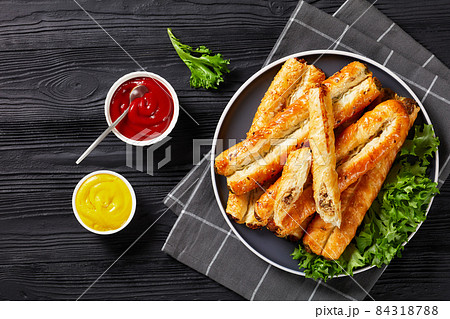 Rollini with chicken meat filling on a plate 84318788