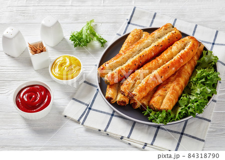 Rollini with feta, spinach, chicken meat filling Rollini with feta, spinach, chicken meat filling 84318790