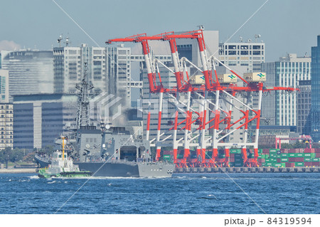 護衛艦「さみだれ」とガントリークレーン 護衛艦「さみだれ」とガントリークレーン 84319594