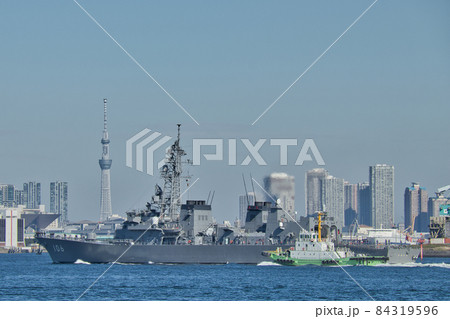護衛艦「さみだれ」と東京スカイツリー 84319596