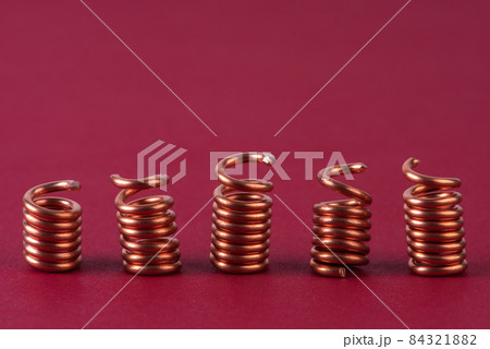 Row of copper wire spring scrap 84321882