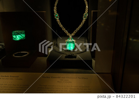 Green Emerald Gem Jewelry in Smithsonian Museum 84322201