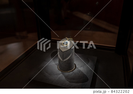 Hope Diamond Gem Jewelry in Smithsonian Museum 84322202