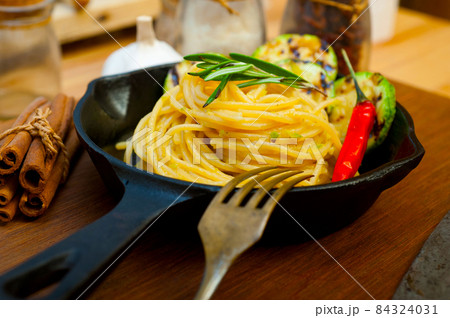 italian spaghetti pasta with zucchini sauce on iron skillet italian spaghetti pasta with zucchini sauce on iron skillet 84324031