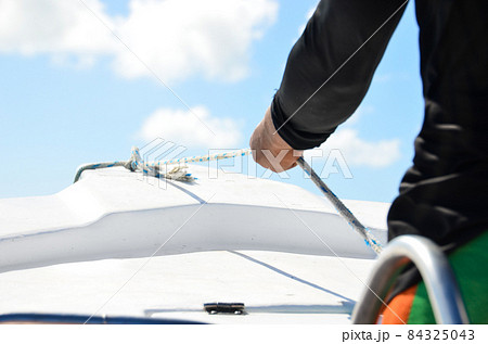 Closeup on man holding rope on the yacht, body part. Closeup on man holding rope on the yacht, body part. 84325043