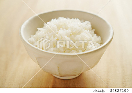 茶碗に盛られたご飯 茶碗に盛られたご飯 84327199