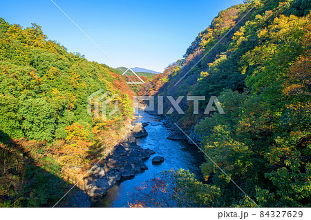 高津戸峡 高津戸渓谷 高津戸橋からの眺め 紅葉はじめ 秋の風景 高津戸峡 高津戸渓谷 高津戸橋からの眺め 紅葉はじめ 秋の風景 84327629