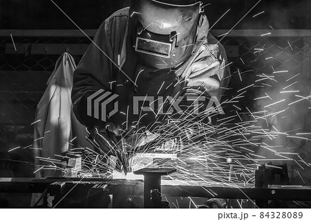 worker with protective mask welding metal 84328089