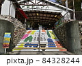 神戸市六甲ケーブル下駅の階段と駅舎 84328244