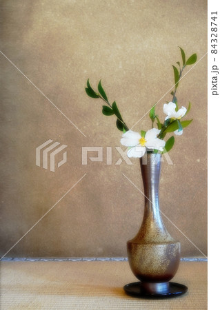 床の間と生け花 床の間と生け花 84328741