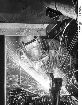 worker with protective mask welding metal, Black&White worker with protective mask welding metal, Black&White 84328825