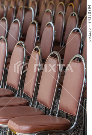 Place a row of chairs in the shade Place a row of chairs in the shade 84328894