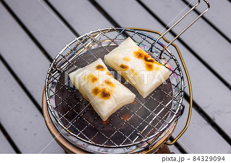 キャンプでアウトドア料理 Outdoor cooking at the campsite キャンプでアウトドア料理 Outdoor cooking at the campsite 84329094