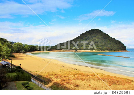 萩市の指月山と菊が浜海水浴場 萩市の指月山と菊が浜海水浴場 84329692