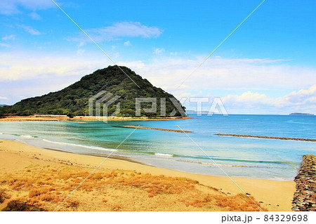 萩市の指月山と菊が浜海水浴場 萩市の指月山と菊が浜海水浴場 84329698