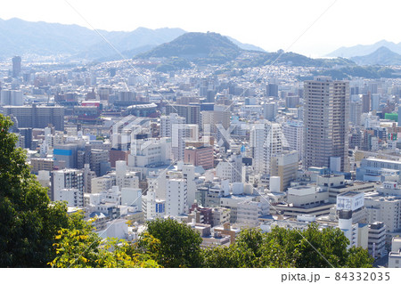 双葉山から眺めた広島の街並みの景色 双葉山から眺めた広島の街並みの景色 84332035