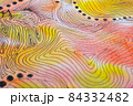 黄色とピンク色とオレンジ色の淡く繊細な線を使った模様 84332482